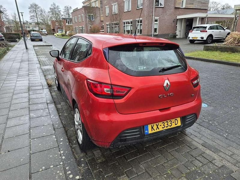 Occasion Renault Clio IV Zen 90 PK (66 kW) 2016 Rood Hatchback
