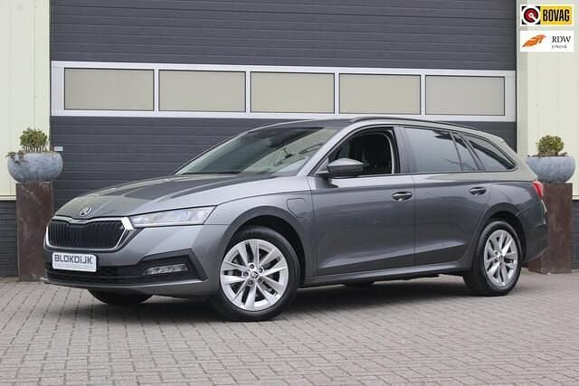 Occasion Skoda Octavia Ambition 204 PK (150 kW) 2022 Grijs Stationwagen
