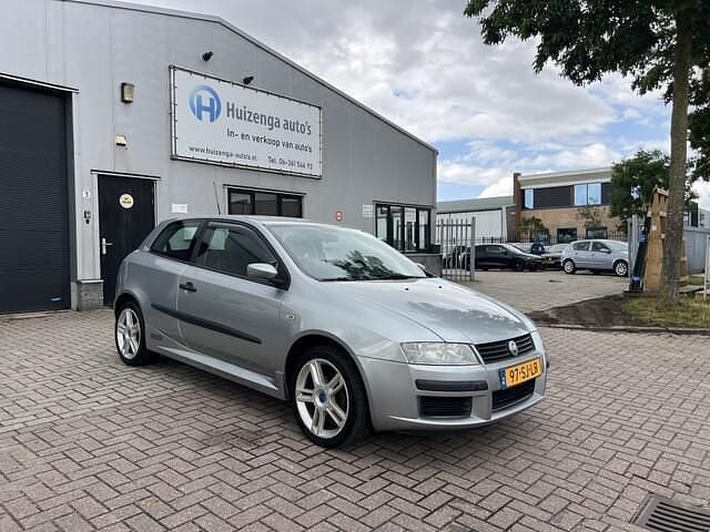Grijs Gebruikt 2006 Fiat Stilo Hatchback | € 999 (Super prijs) - Afbeelding 1/4