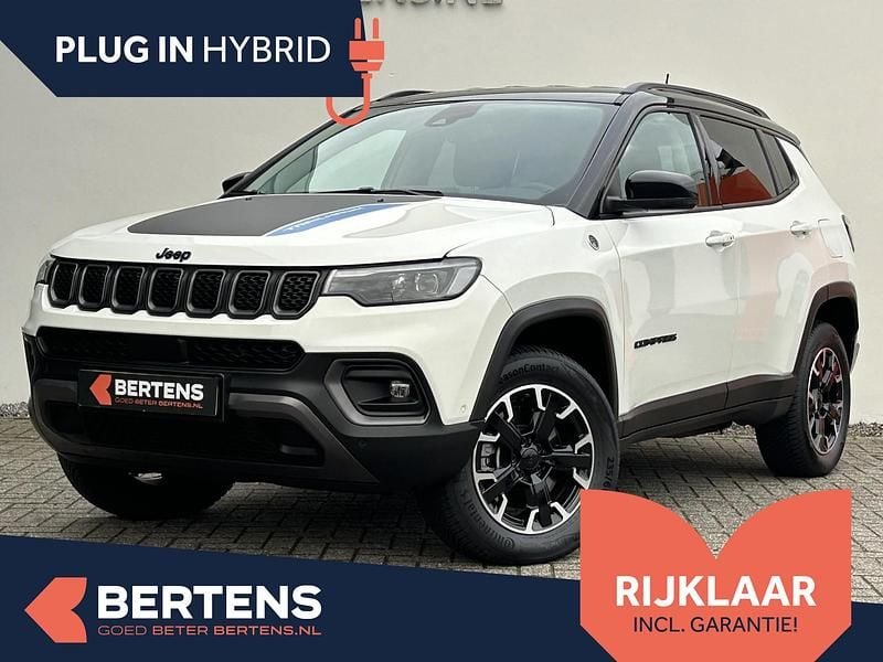 Wit Occasion 2024 Jeep Compass Trailhawk SUV | € 30.895 (Eerlijke prijs) - Afbeelding 1/4