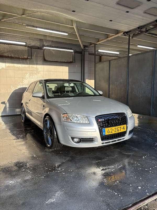 Grijs Gebruikt 2003 Audi A3 Ambition Hatchback | € 1.900 (Eerlijke prijs) - Afbeelding 1/4