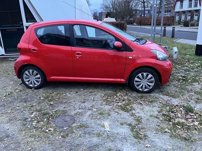 Occasion Toyota Aygo Comfort 68 PK (50 kW) 2009 Rood Hatchback