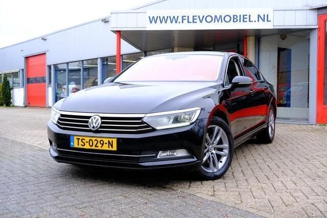Zwart, metallic lak Gebruikt 2014 VW Passat Highline Sedan | € 11.450 (Eerlijke prijs) - Afbeelding 1/4