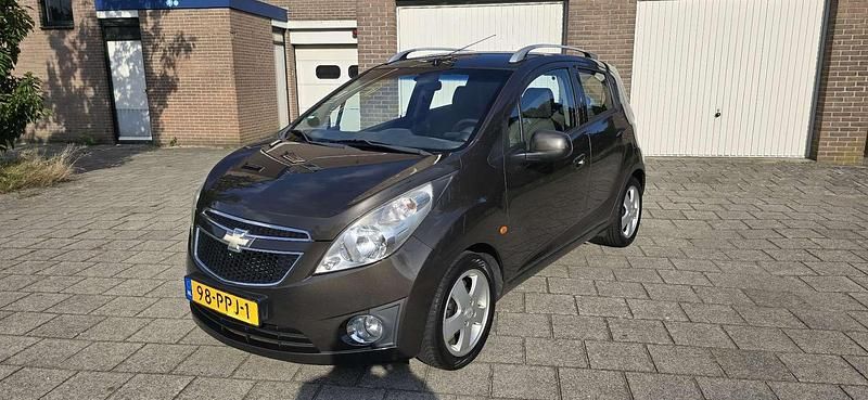 Bruin Gebruikt 2011 Chevrolet Spark LS Hatchback | € 1.950 (Iets duurder) - Afbeelding 1/4