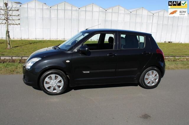 Zwart, metallic lak Gebruikt 2008 Suzuki Swift Cool Hatchback | € 4.350 (Iets duurder) - Afbeelding 1/4