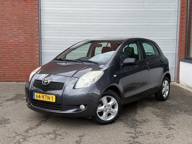 Grijs Gebruikt 2008 Toyota Yaris Hatchback | € 4.199 (Goede deal) - Afbeelding 1/4