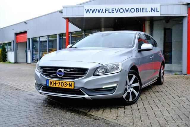 Grijs, metallic lak Gebruikt 2016 Volvo V60 Stationwagen | € 7.950 (Super prijs) - Afbeelding 1/4