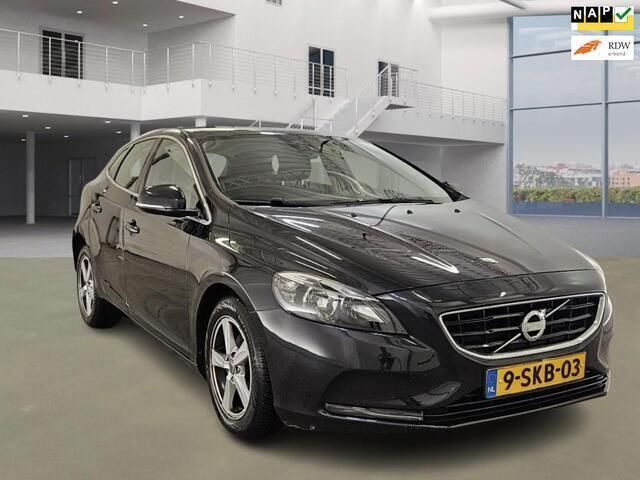 Zwart Gebruikt 2013 Volvo V40 Momentum Stationwagen | € 4.995 (Eerlijke prijs) - Afbeelding 1/4