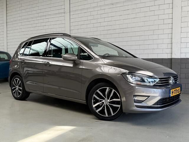 Grijs Gebruikt 2016 VW Golf Sportsvan Highline MPV | € 10.750 (Goede deal) - Afbeelding 1/4