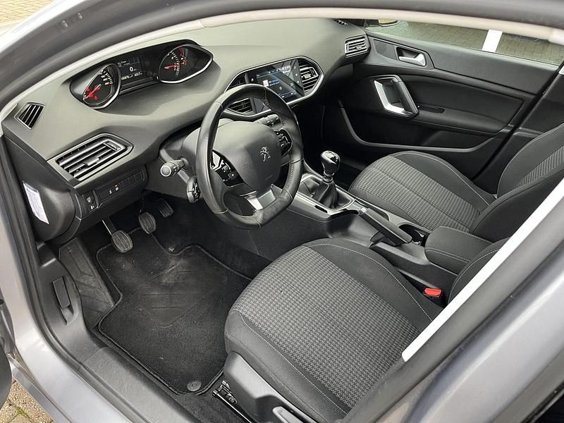 Occasion Peugeot 308 Active 112 PK (82 kW) 2021 Grijs Stationwagen