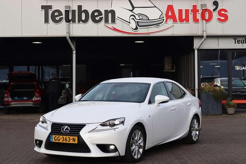 Wit Occasion 2015 Lexus IS300h Sport Line Sedan | € 17.795 (Goede deal) - Afbeelding 1/4