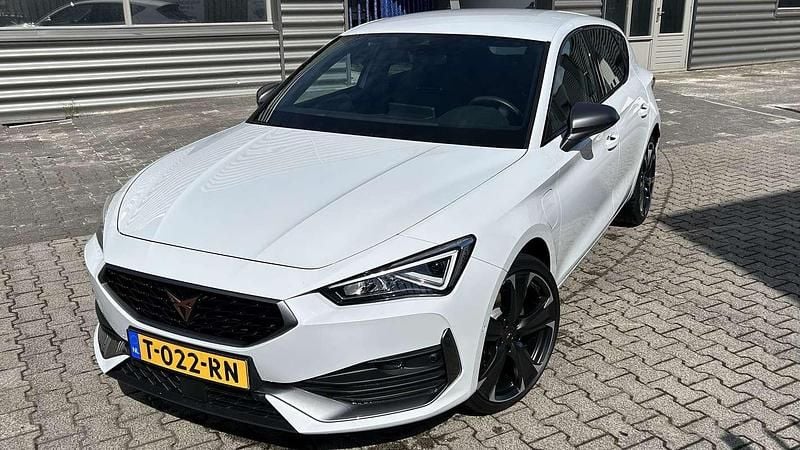 Wit Gebruikt 2021 Cupra Leon Stationwagen | € 25.999 (Goede deal) - Afbeelding 1/4