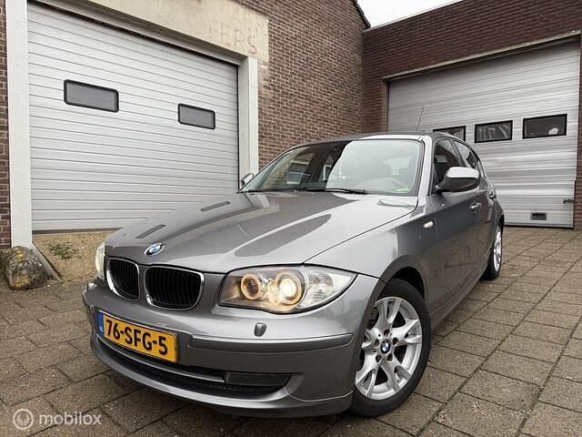 Grijs Gebruikt 2011 BMW 118 Efficient Dynamics Hatchback | € 4.495 (Eerlijke prijs) - Afbeelding 1/4