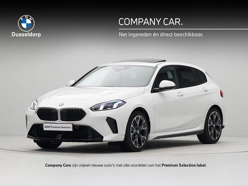 Wit Occasion 2025 BMW 120 M Sport Hatchback | € 41.450 (Iets duurder) - Afbeelding 1/4