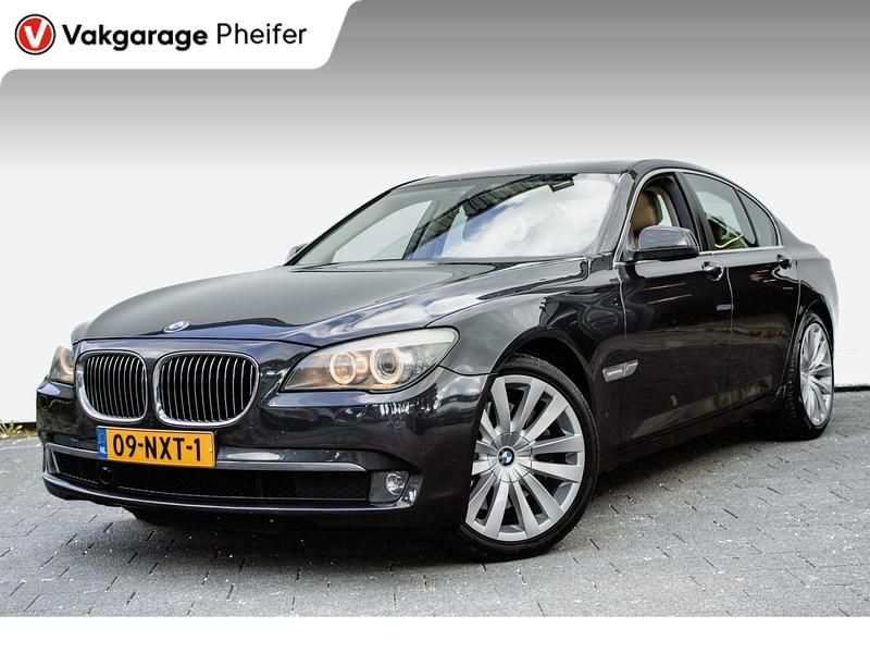 Grijs Gebruikt 2009 BMW 740 Sedan | € 12.940 (Eerlijke prijs) - Afbeelding 1/3
