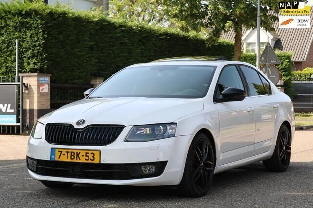 Wit Gebruikt 2014 Skoda Octavia Business Line Hatchback | € 7.945 (Eerlijke prijs) - Afbeelding 1/4