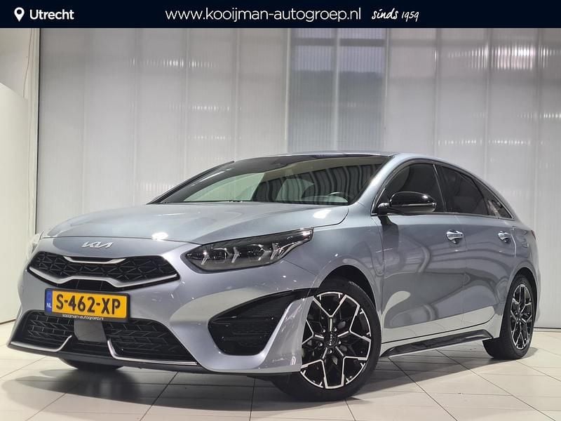 Grijs Gebruikt 2023 Kia ProCeed GT-Line Hatchback | € 30.750 (Goede deal) - Afbeelding 1/4