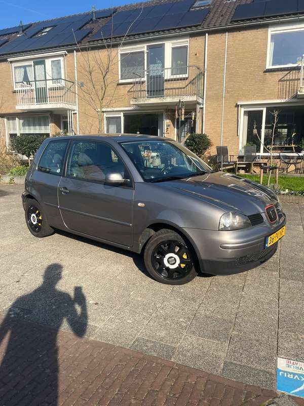 Grijs Gebruikt 2005 Seat Arosa Stella Hatchback | € 999 (Eerlijke prijs) - Afbeelding 1/4