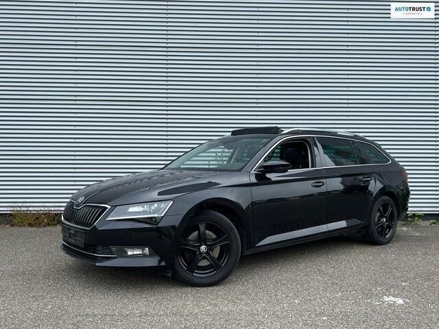 , metallic lak Gebruikt 2017 Skoda Superb Business Line Stationwagen | € 20.500 (Iets duurder) - Afbeelding 1/4