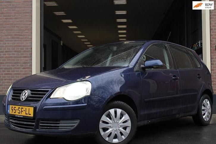 Blauw Occasion 2005 VW Polo Hatchback | € 1.490 (Super prijs) - Afbeelding 1/4