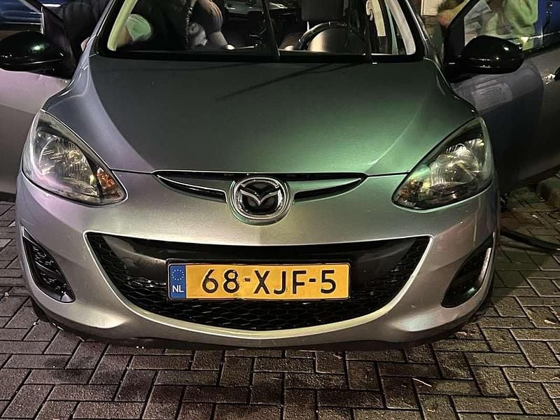 Grijs Gebruikt 2012 Mazda 2 Hatchback | € 4.300 (Eerlijke prijs) - Afbeelding 1/4