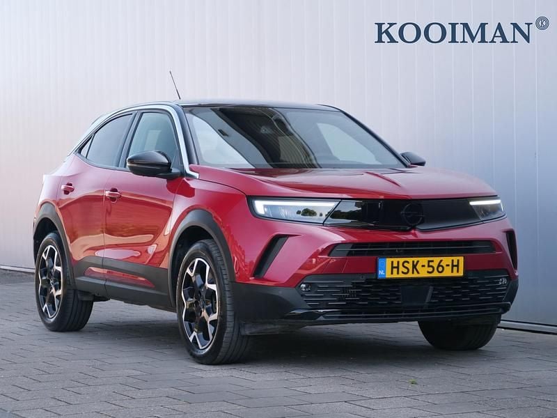 Rood, metallic lak Gebruikt 2024 Opel Mokka Ultimate SUV | € 25.895 (Eerlijke prijs) - Afbeelding 1/4