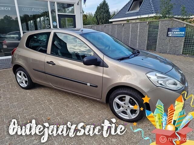 Beige Gebruikt 2009 Renault Clio R.S. Hatchback | € 2.250 (Eerlijke prijs) - Afbeelding 1/4