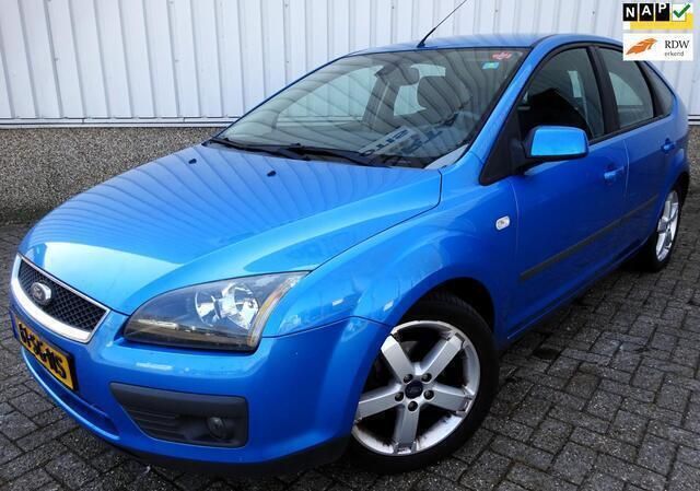 Blauw Gebruikt 2006 Ford Focus Futura Hatchback | € 3.495 (Eerlijke prijs) - Afbeelding 1/4