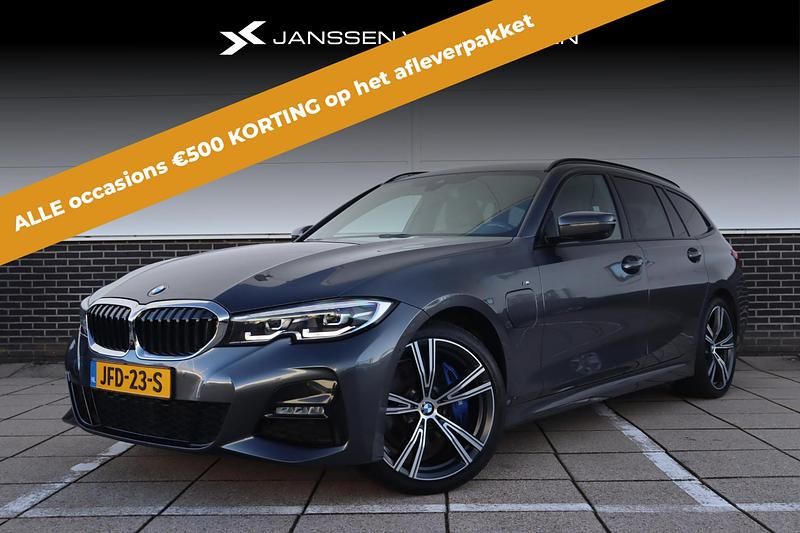 Grijs Gebruikt 2021 BMW 330e Executive Stationwagen | € 33.885 - Afbeelding 1/4