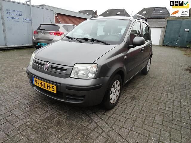 Grijs (metallic) Occasion 2010 Fiat Panda Hatchback | € 3.750 (Iets duurder) - Afbeelding 1/4