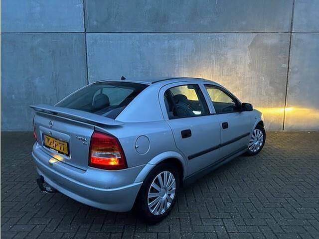 Occasion Opel Astra Edition 101 PK (74 kW) 2002 Grijs Hatchback