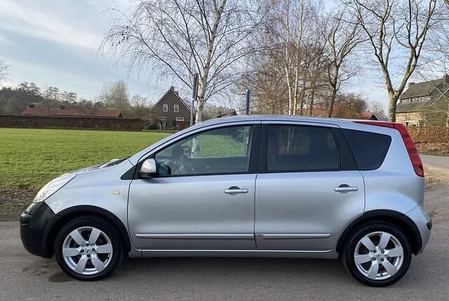 Grijs Occasion 2006 Nissan Micra Hatchback | € 1.950 (Eerlijke prijs) - Afbeelding 1/4