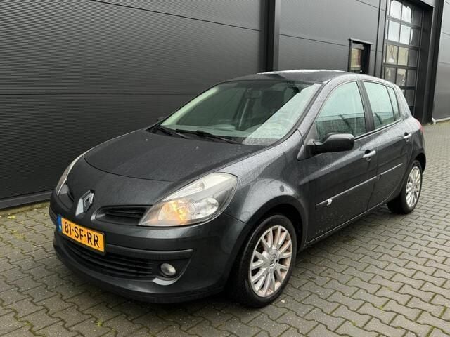 Grijs Gebruikt 2005 Renault Clio R.S. Dynamique Hatchback | € 1.850 (Goede deal) - Afbeelding 1/4