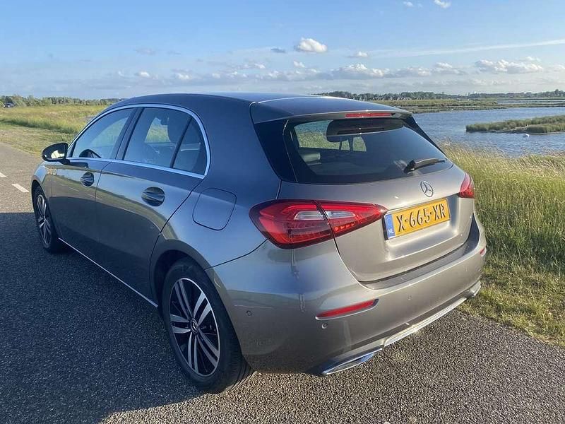 Grijs Gebruikt 2021 Mercedes A180 Luxury Hatchback | € 26.950 (Super prijs) - Afbeelding 1/4