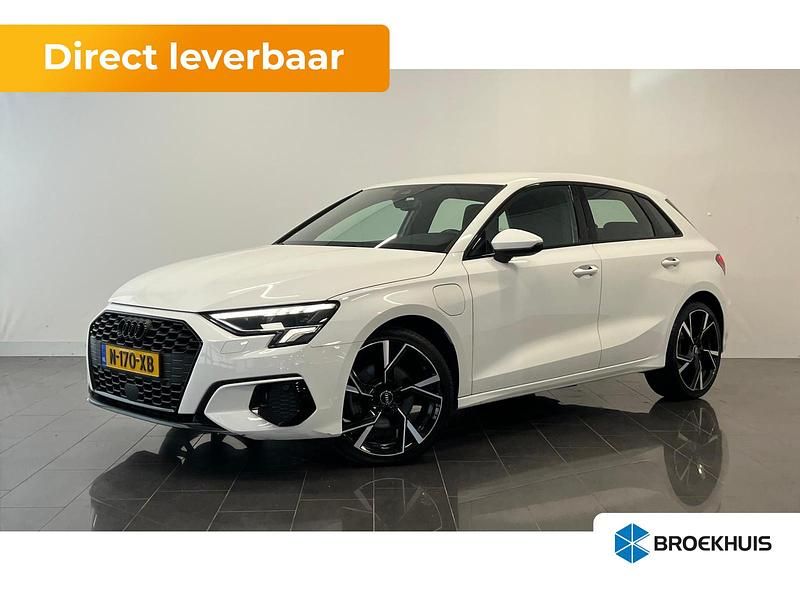 Wit Gebruikt 2022 Audi A3 Sportback e-tron Business Sedan | € 25.945 (Eerlijke prijs) - Afbeelding 1/4