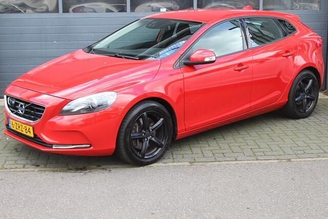 Rood Gebruikt 2014 Volvo V40 Business Edition Stationwagen | € 6.950 (Goede deal) - Afbeelding 1/4