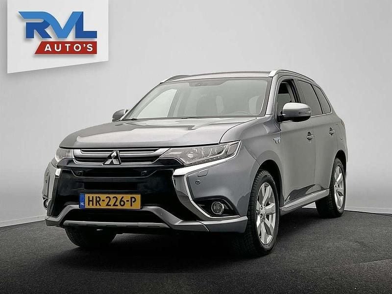 Grijs Gebruikt 2015 Mitsubishi Outlander P-HEV Instyle SUV | € 13.400 (Eerlijke prijs) - Afbeelding 1/4