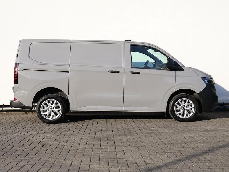 Occasion VW Transporter Life 110 PK (80 kW) 2024 Grijs Van