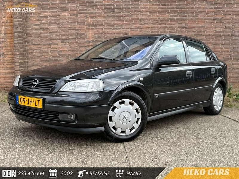 Zwart Gebruikt 2002 Opel Astra Hatchback | € 1.499 (Eerlijke prijs) - Afbeelding 1/4