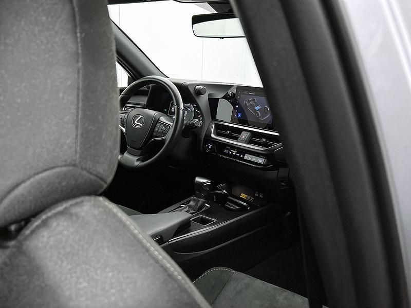 Occasion Lexus UX 184 PK (135 kW) 2024 Grijs SUV