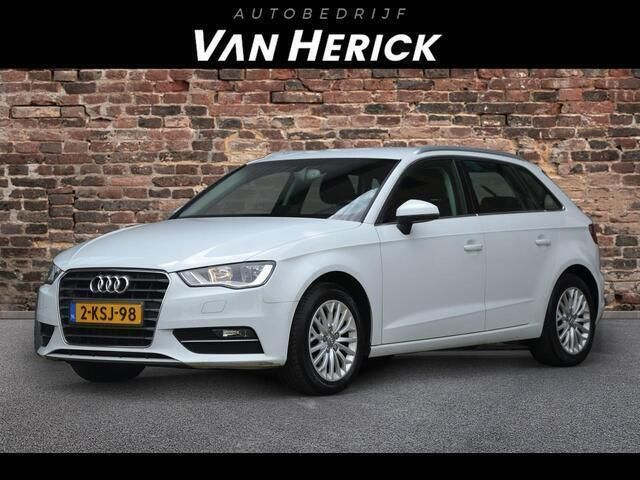 Wit Gebruikt 2013 Audi A3 Sportback Ambiente Hatchback | € 12.945 (Eerlijke prijs) - Afbeelding 1/4