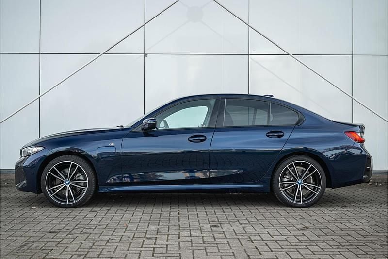 Occasion BMW 320e M Sport 165 PK (121 kW) 2024 Blauw Sedan