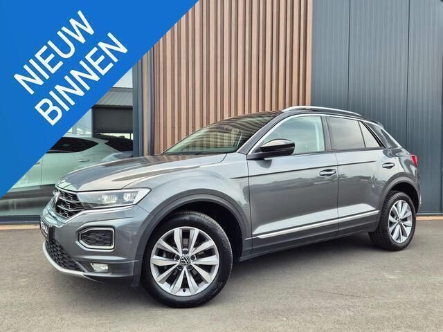 Grijs Gebruikt 2021 VW T-Roc Business SUV | € 17.750 (Eerlijke prijs) - Afbeelding 1/4