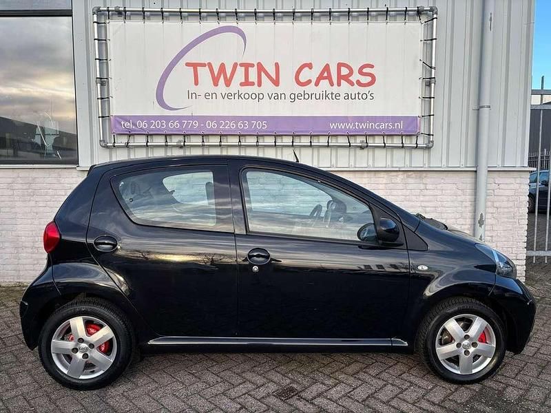 Occasion Toyota Aygo Sport 68 PK (50 kW) 2007 Zwart Hatchback