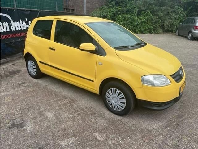 Occasion VW Fox Trendline 54 PK (39 kW) 2006 Geel Hatchback