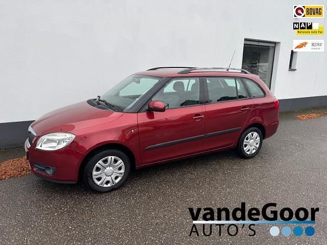 Rood Gebruikt 2008 Skoda Fabia Ambiente Hatchback | € 2.250 (Eerlijke prijs) - Afbeelding 1/4