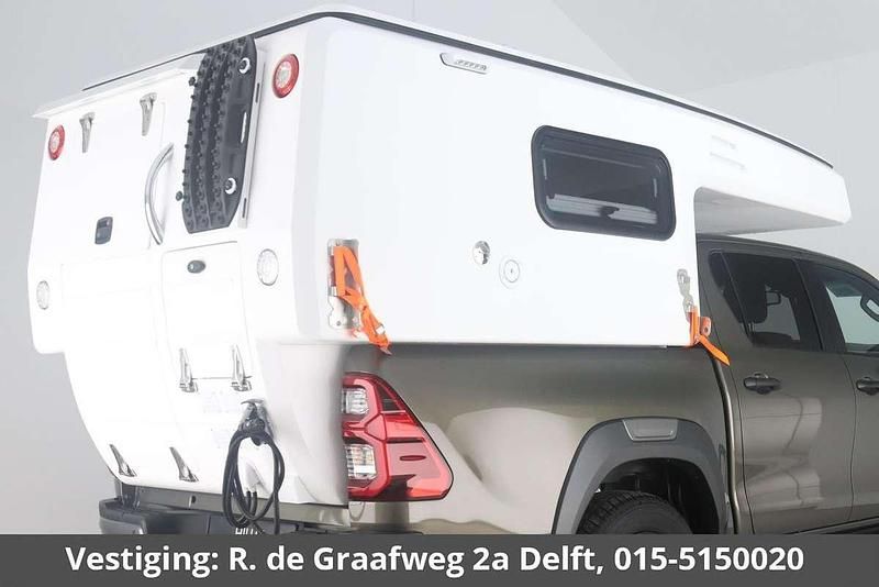 Wit Nieuw 2025 Toyota HiLux Pickup | € 25.000 - Afbeelding 1/4