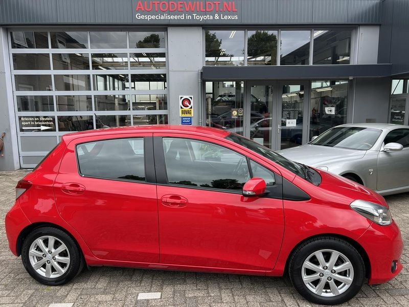 Rood Gebruikt 2012 Toyota Yaris Hatchback | € 10.950 (Iets duurder) - Afbeelding 1/4