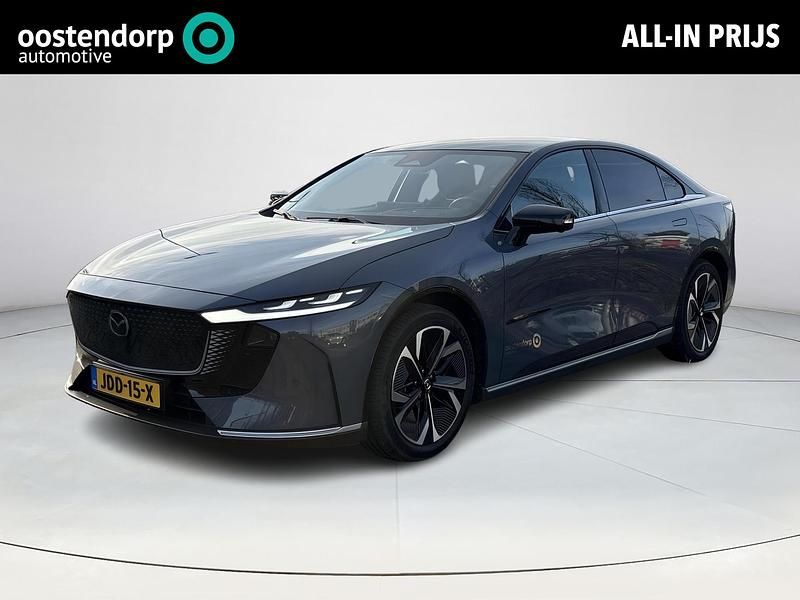 Polymetal grey grijs Occasion 2025 Mazda 6e Takumi-Line Hatchback | € 42.450 (Eerlijke prijs) - Afbeelding 1/4