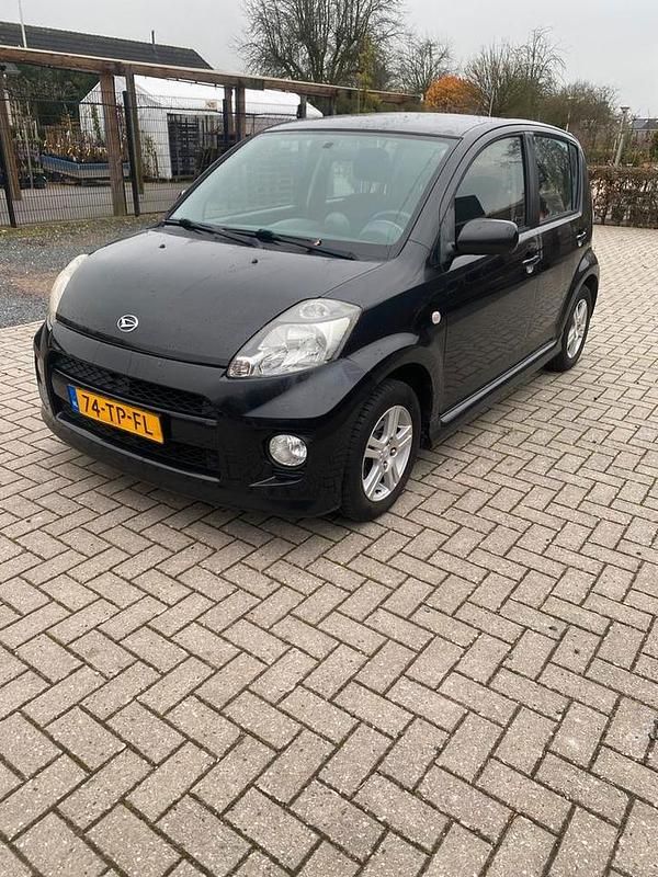 Gebruikt 2006 Daihatsu Sirion Hatchback | € 1.950 (Eerlijke prijs) - Afbeelding 1/4